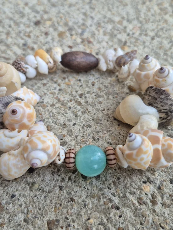 Ocean Blue Seashell Braclet! - Picture 2 of 5